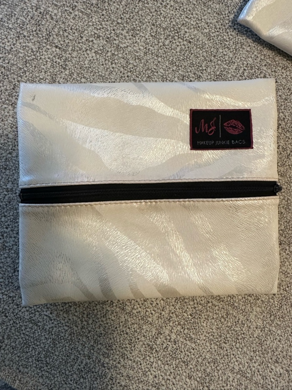 Makeup Junkie Set of 4 White Shimmer Zebra Print Pouches with Teal Tassels - Picture 5 of 10